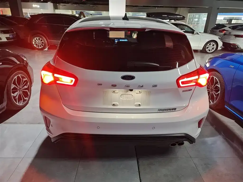 Ford Focus 2023 из CN, фото 2