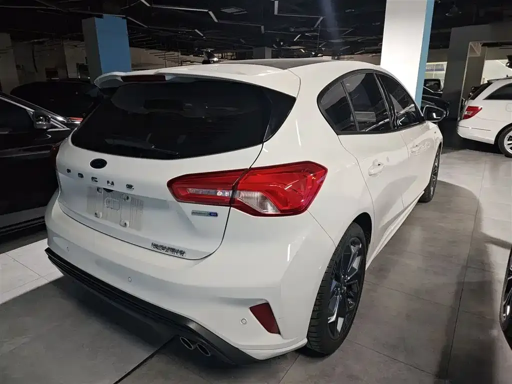 Ford Focus 2023 из CN, фото 3