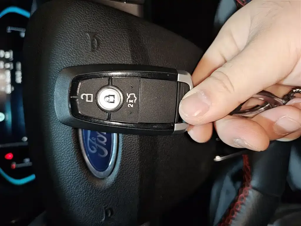 Ford Focus 2023 из CN, фото 7
