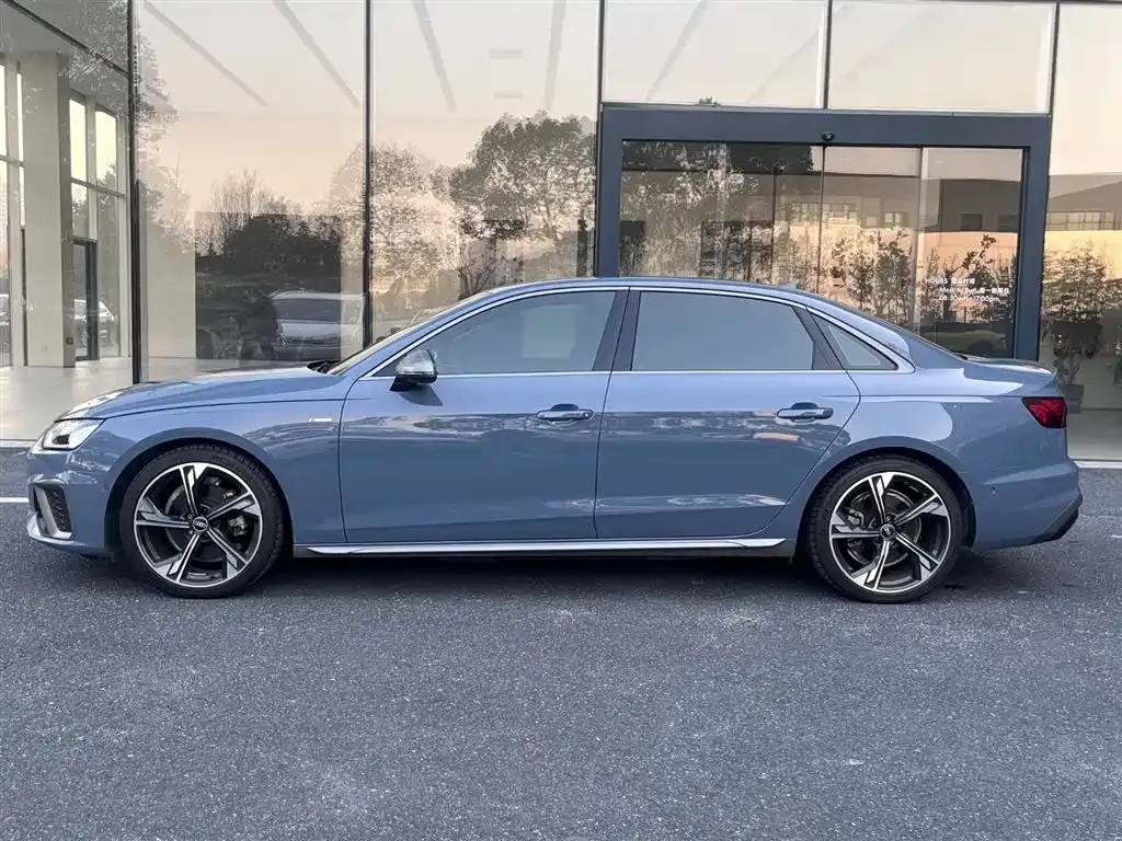 Audi A4L 2022 из CN, фото 7