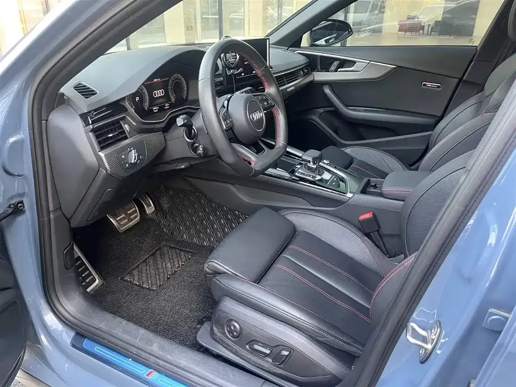 Audi A4L 2022 из CN, фото 4
