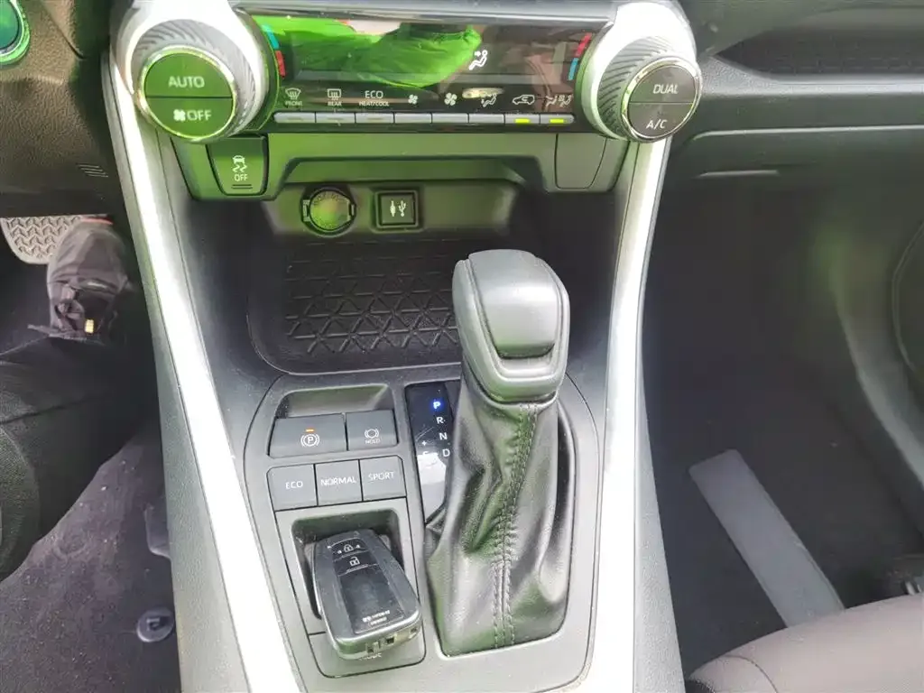 Toyota Wildlander 2023 из CN, фото 6