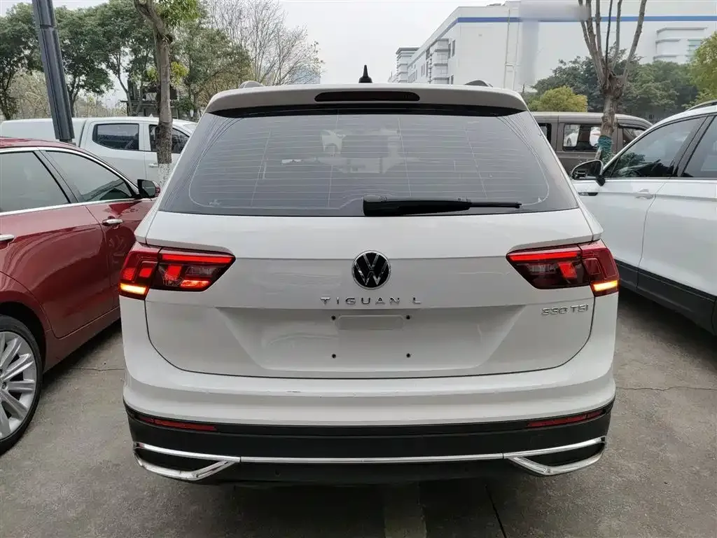 Volkswagen Tiguan L — фото 9