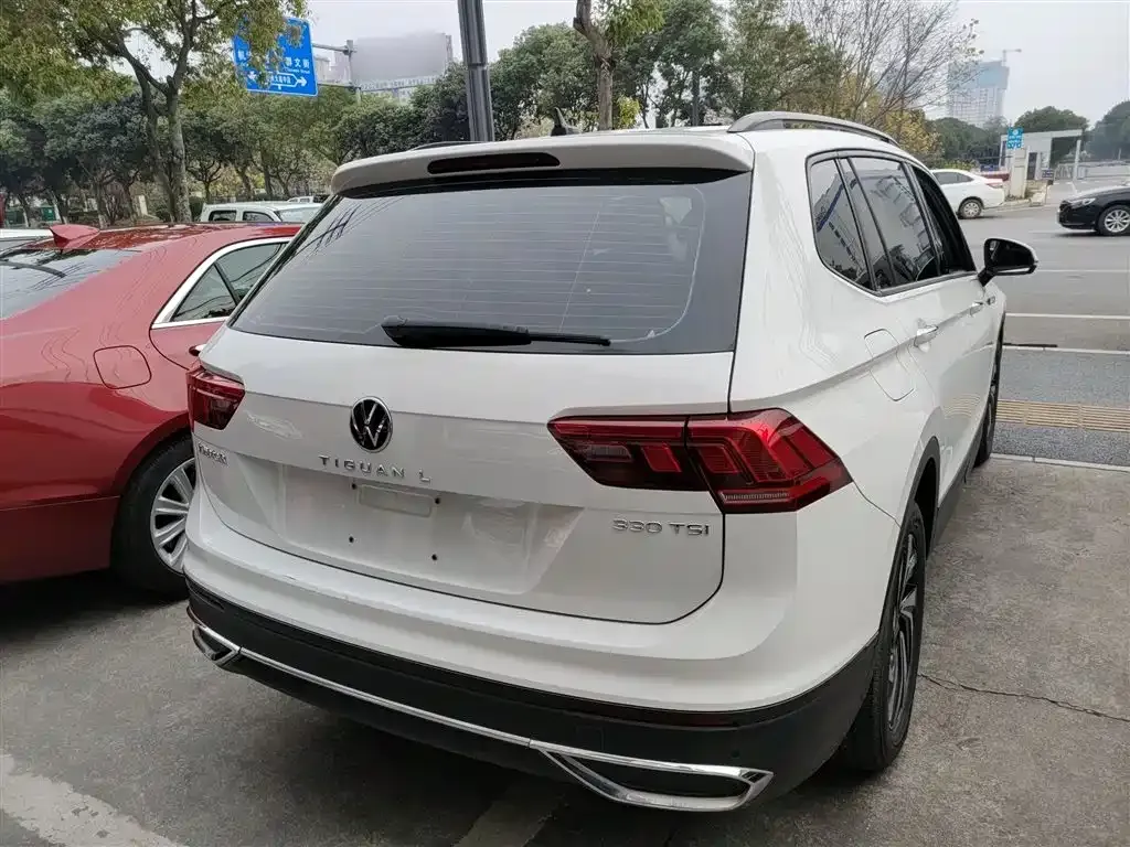 Volkswagen Tiguan L — фото 2