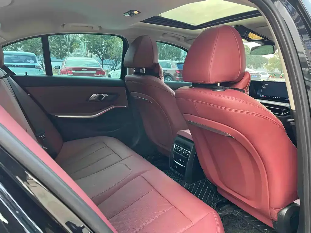 BMW 3 Series 2024 из CN, фото 7