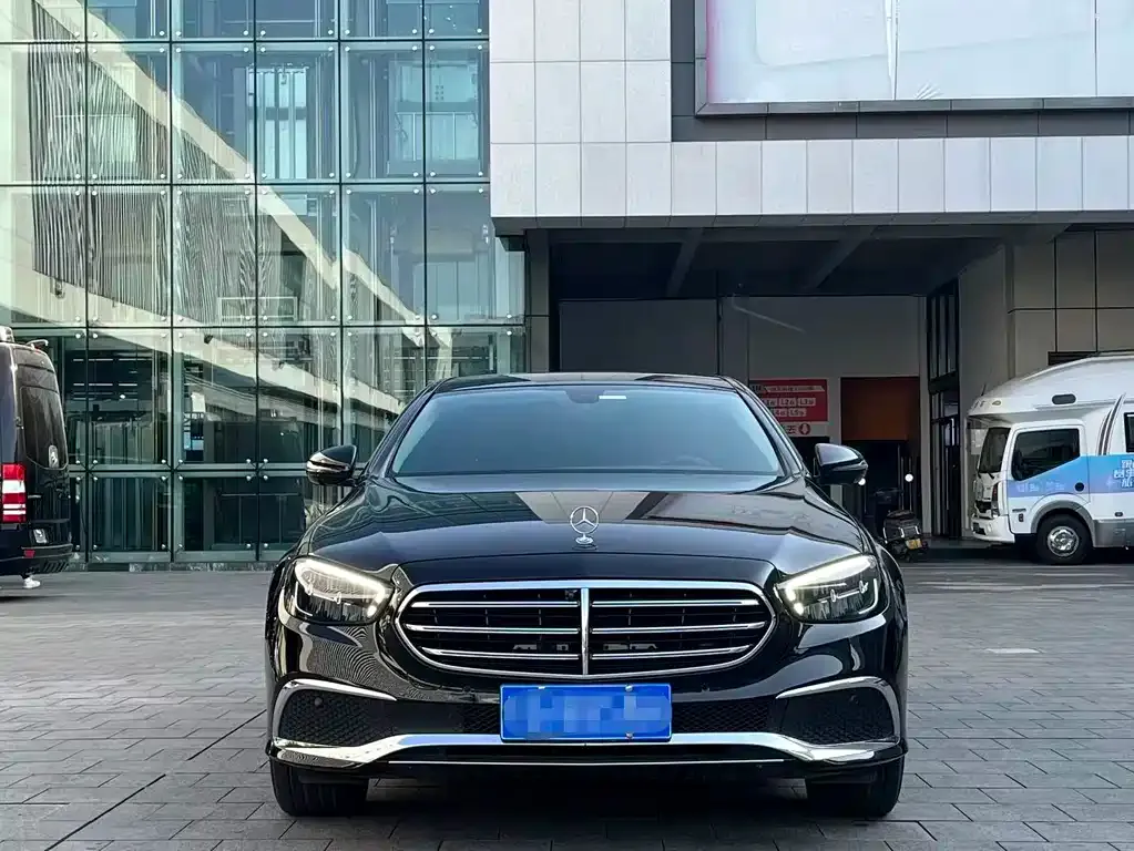 Mercedes-Benz E-Class — фото 6