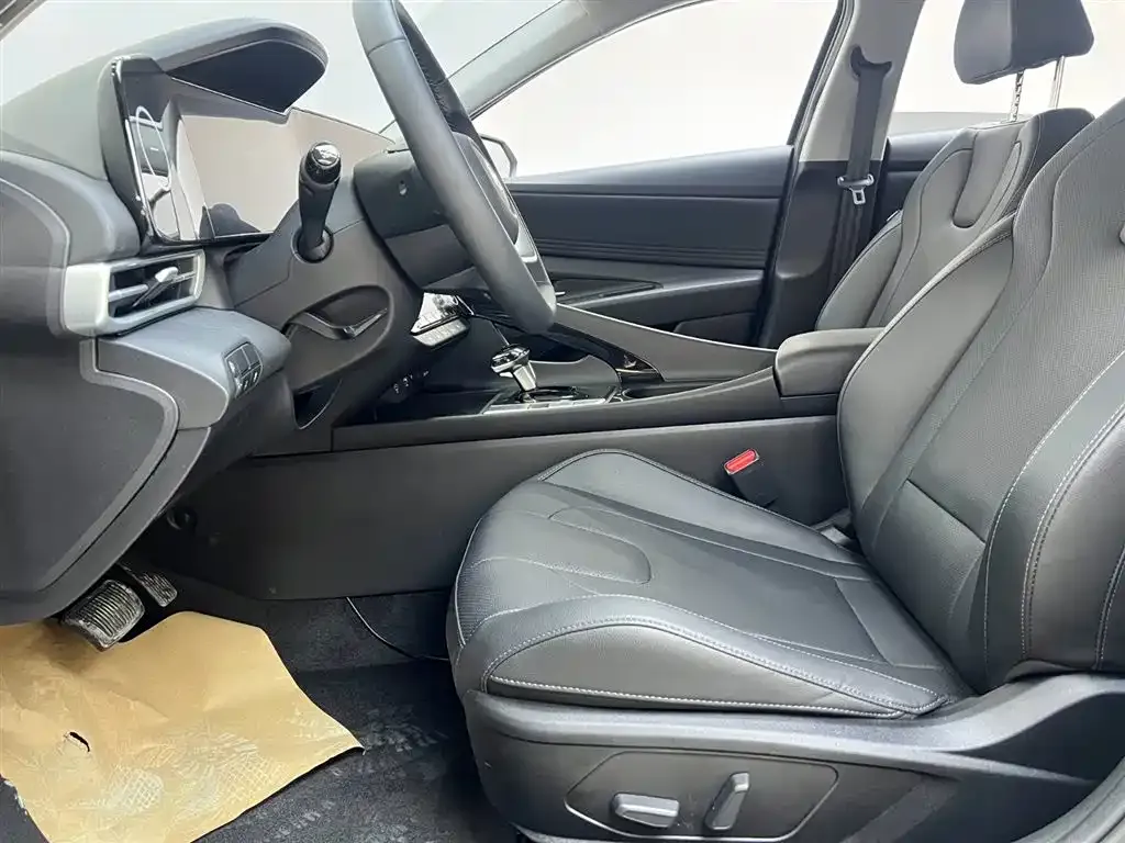 Hyundai Elantra 2025 из CN, фото 2
