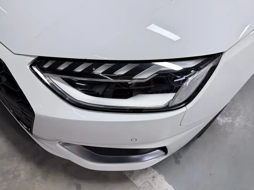 Audi A4L 2021 из CN, фото 2