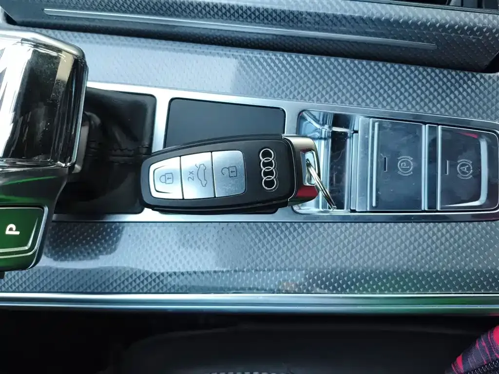 Audi A6L 2024 из CN, фото 6