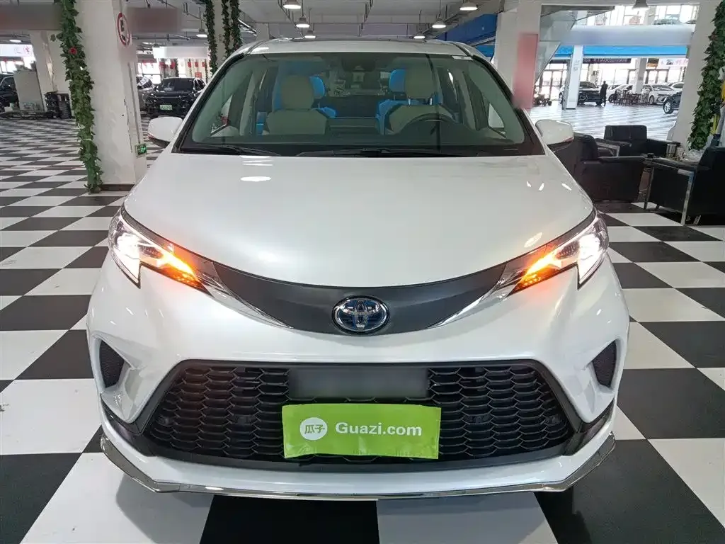 Toyota Granvia 2024 из CN, фото 7