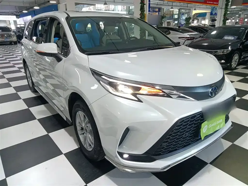 Toyota Granvia 2024 из CN, фото 8