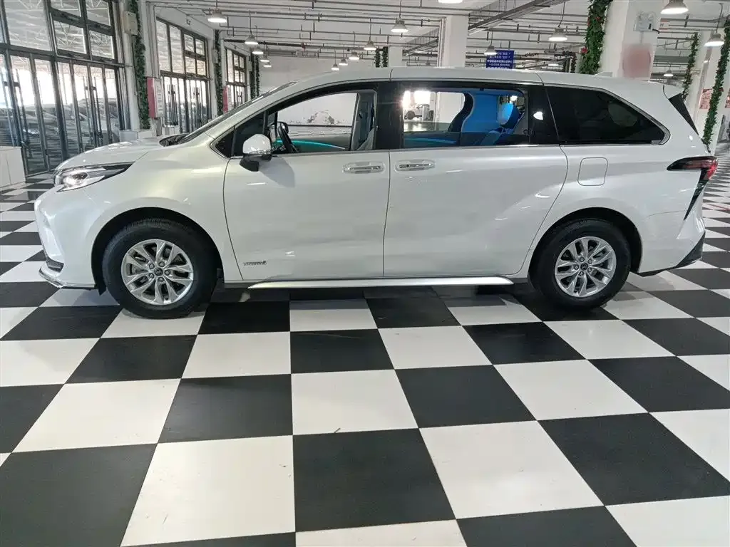 Toyota Granvia 2024 из CN, фото 4