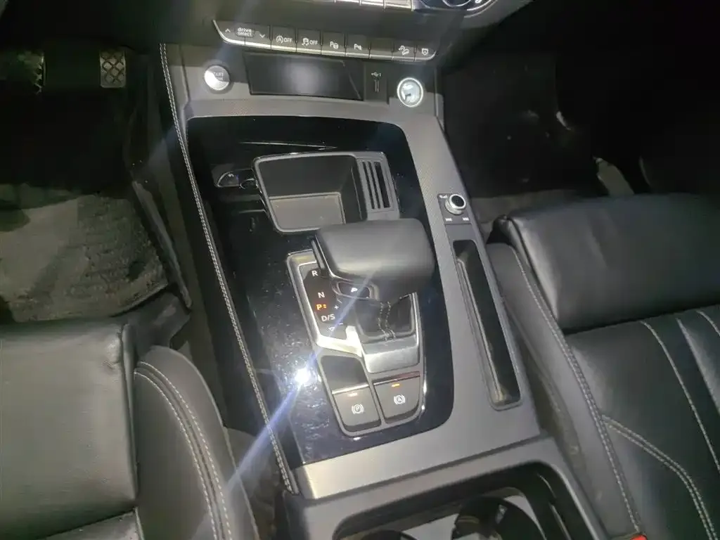 Audi Q5L 2022 из CN, фото 2
