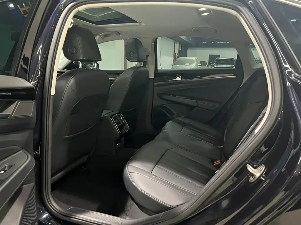 Volkswagen Passat — фото 10