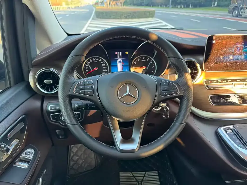 Mercedes-Benz V-Class 2023 из CN, фото 9