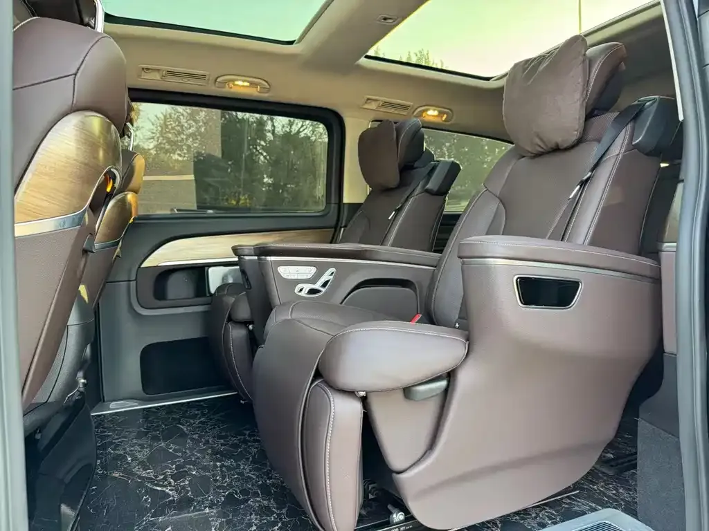 Mercedes-Benz V-Class 2023 из CN, фото 7