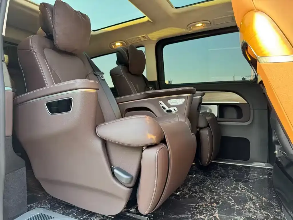 Mercedes-Benz V-Class 2023 из CN, фото 4
