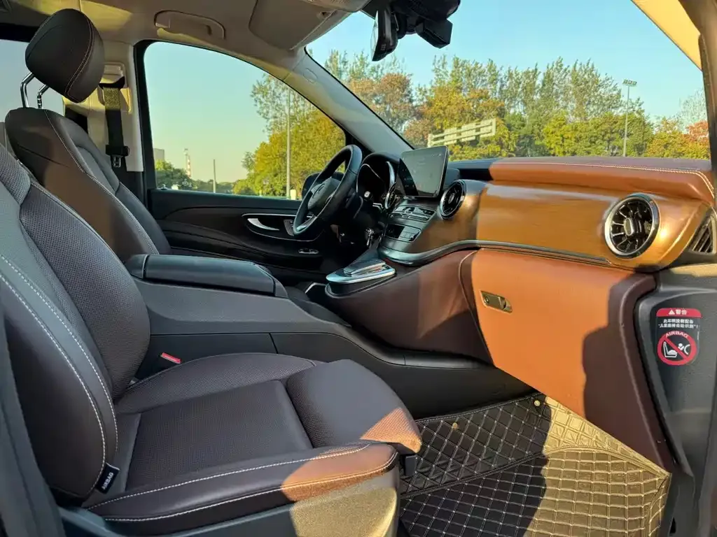 Mercedes-Benz V-Class 2023 из CN, фото 5