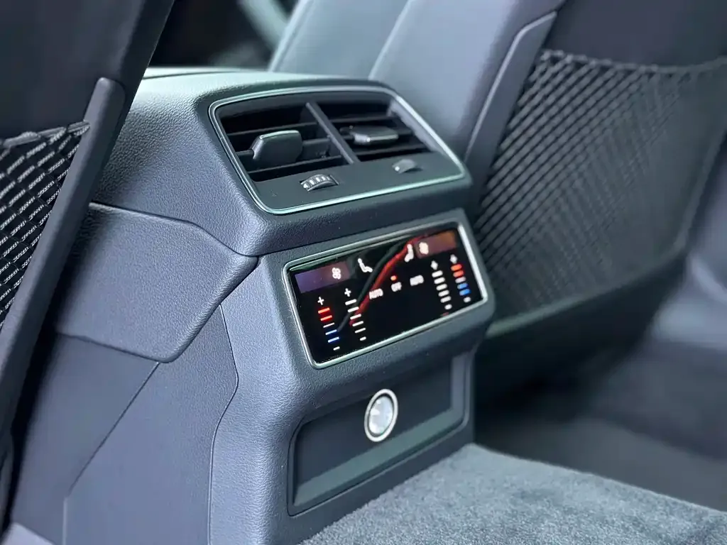 Audi A6L 2021 из CN, фото 4