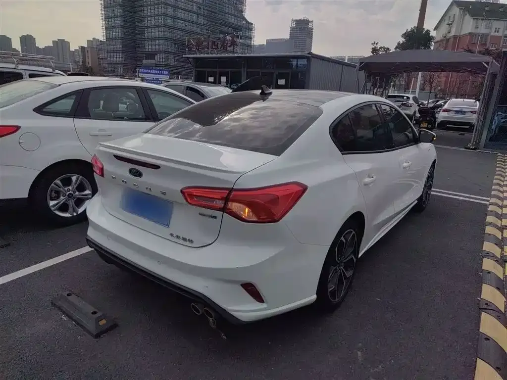 Ford Focus 2021 из CN, фото 4