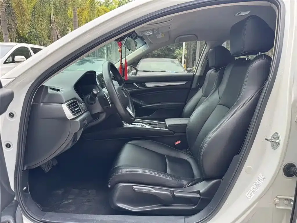 Honda Accord — фото 10