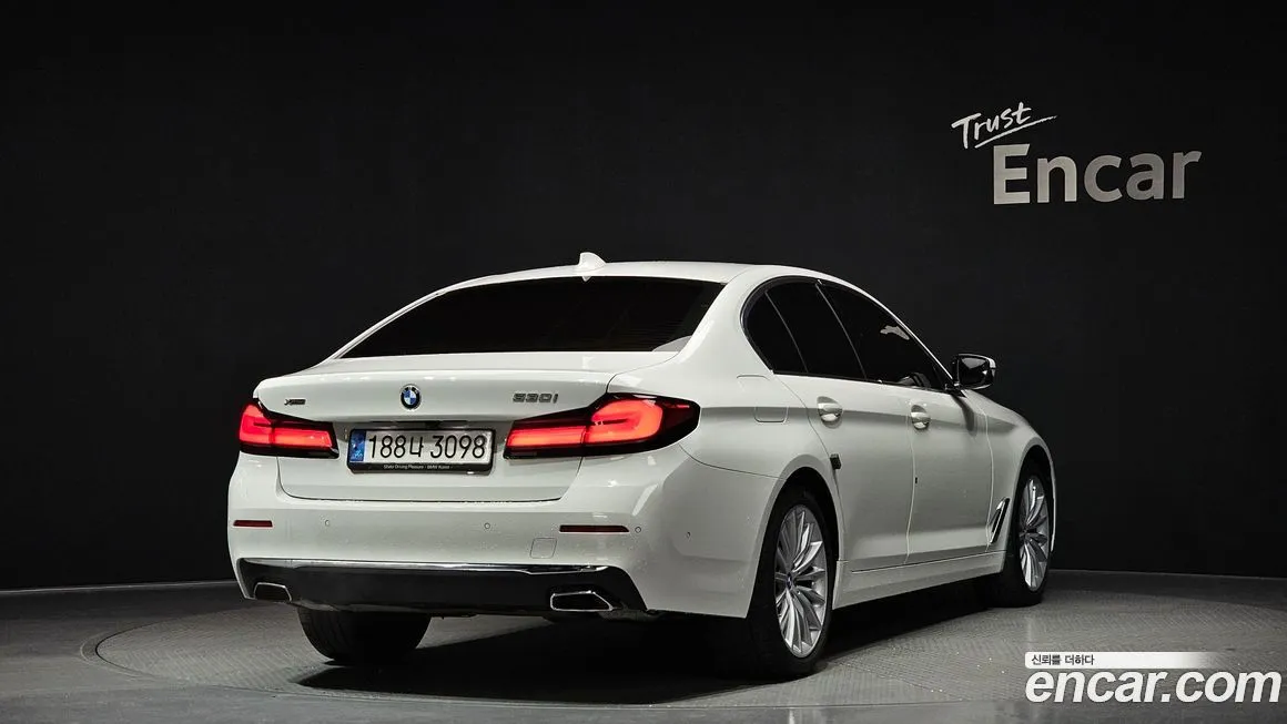 BMW 5-Series 2023 из KR, фото 2