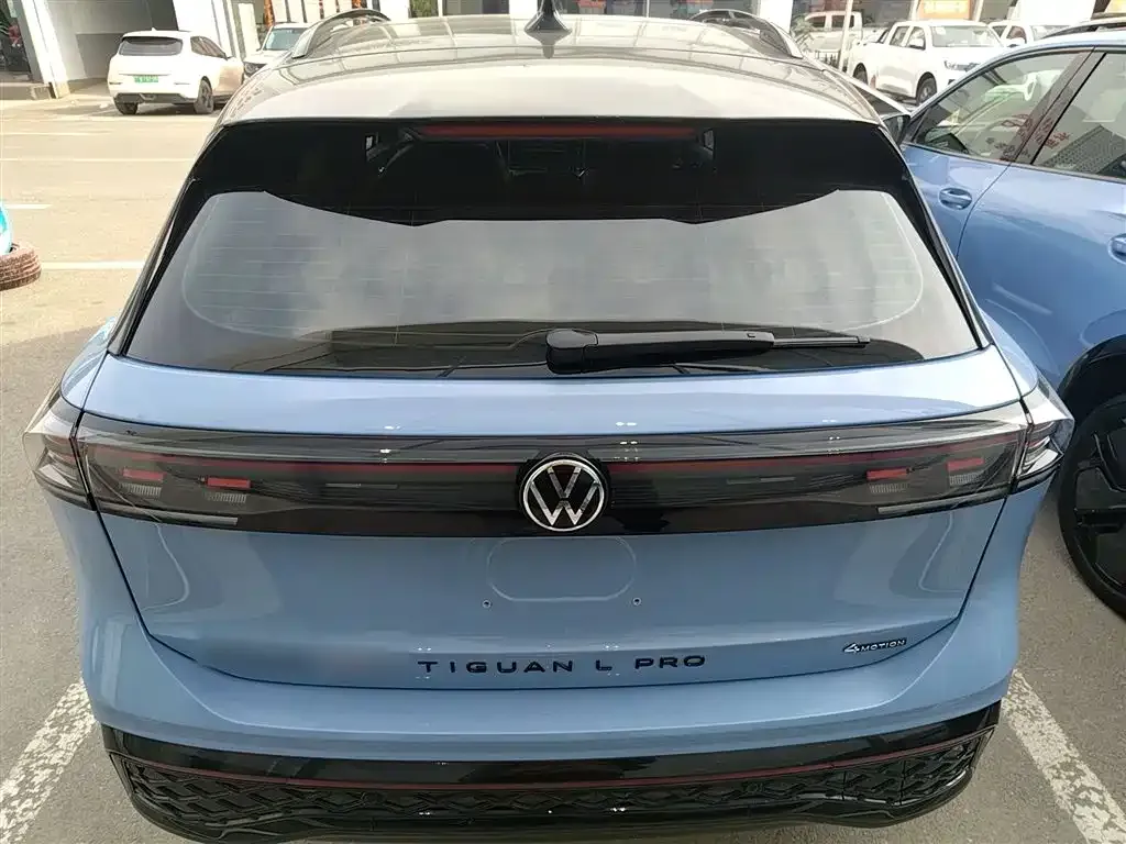 Volkswagen Tiguan L — фото 2
