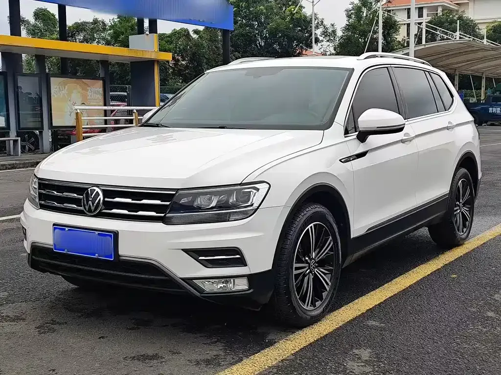Volkswagen Tiguan L — фото 10