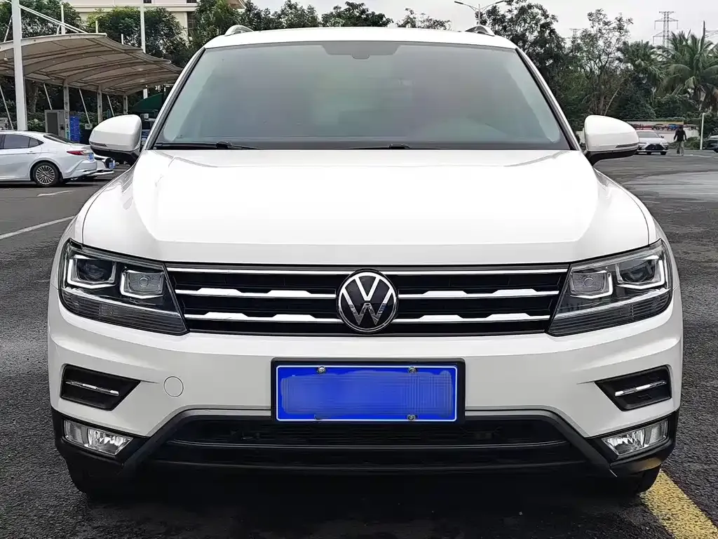 Volkswagen Tiguan L — фото 2