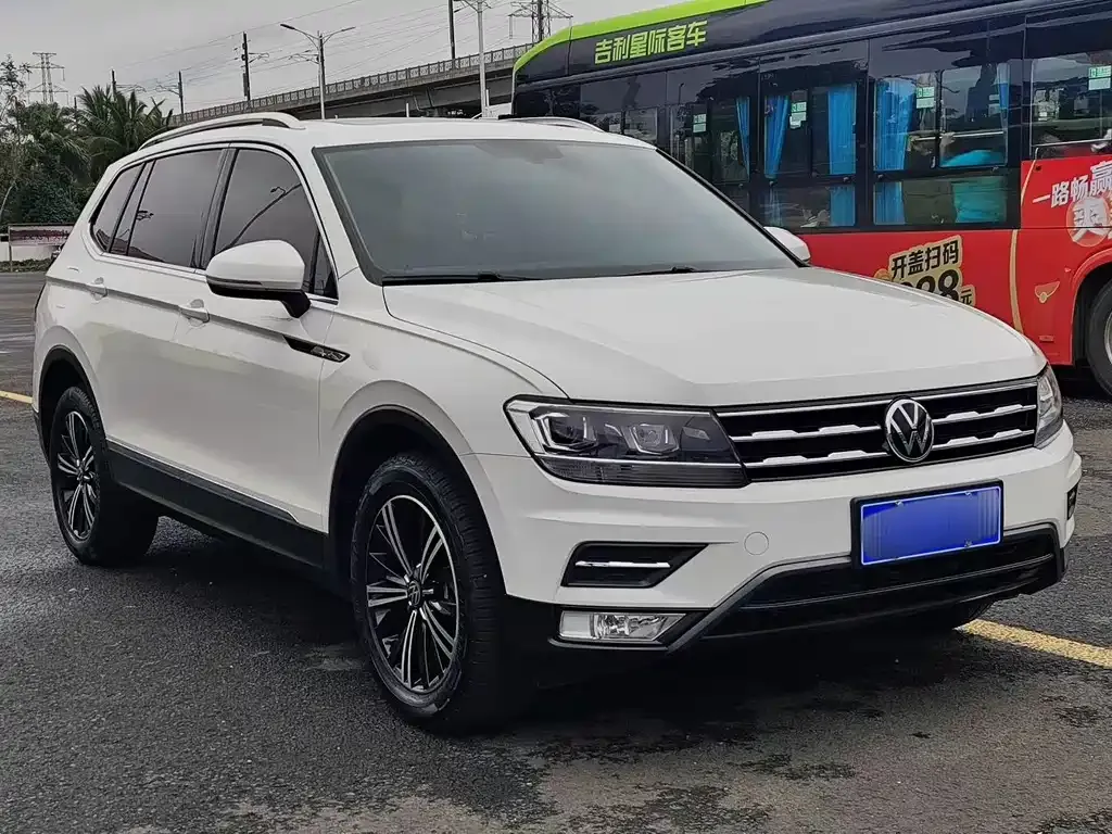 Volkswagen Tiguan L — фото 3