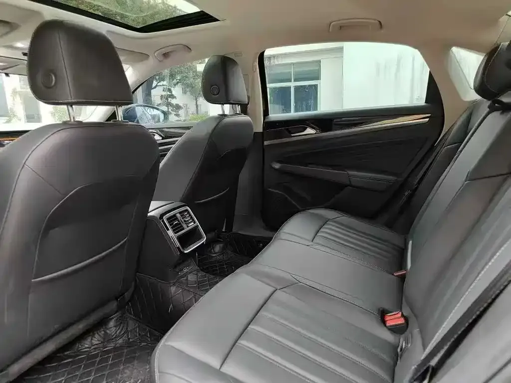 Volkswagen Passat 2023 из CN, фото 6