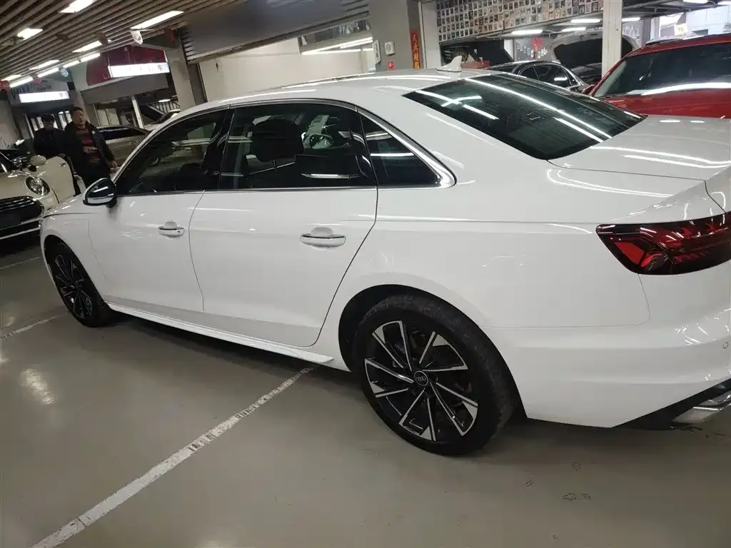 Audi A4L 2022 из CN, фото 10