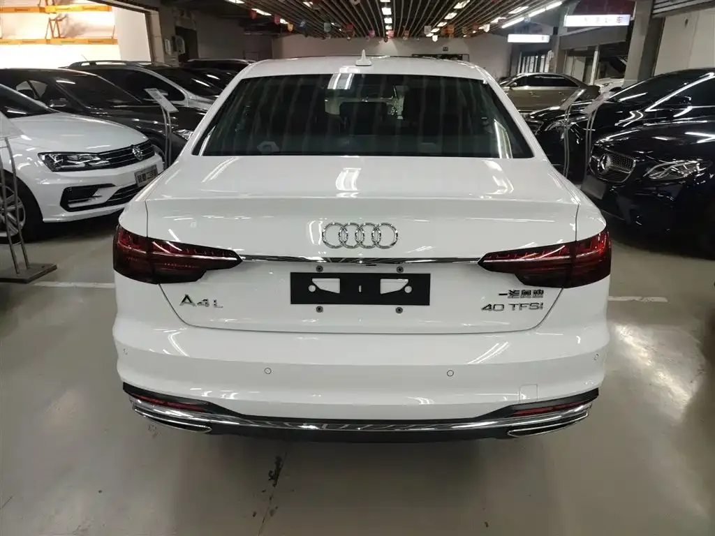 Audi A4L 2022 из CN, фото 9