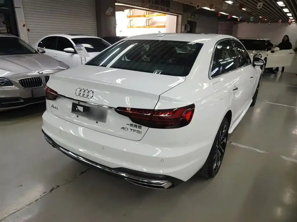 Audi A4L 2022 из CN, фото 2
