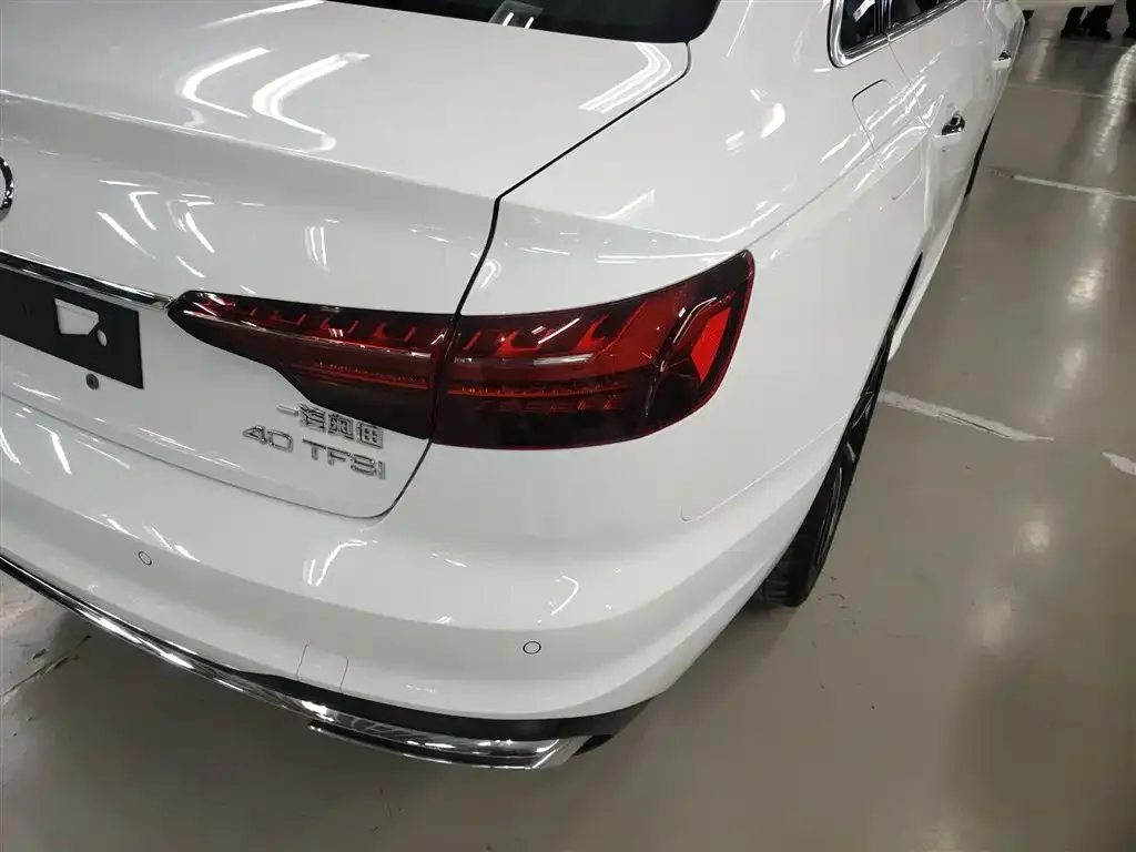 Audi A4L 2022 из CN, фото 5