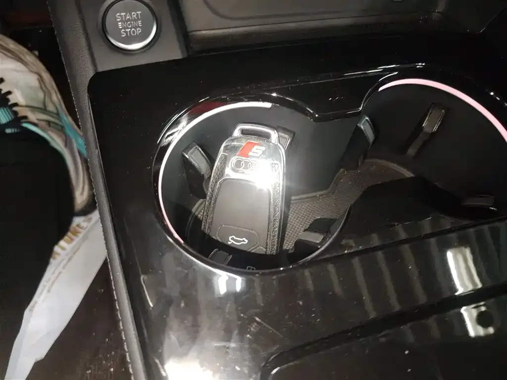Audi A4L 2022 из CN, фото 3