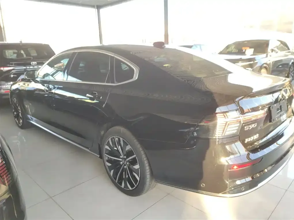 Volvo S90 2025 из CN, фото 2