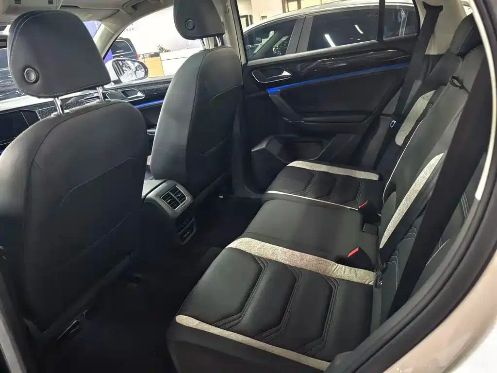 Volkswagen GTE PHEV 2023 из CN, фото 2