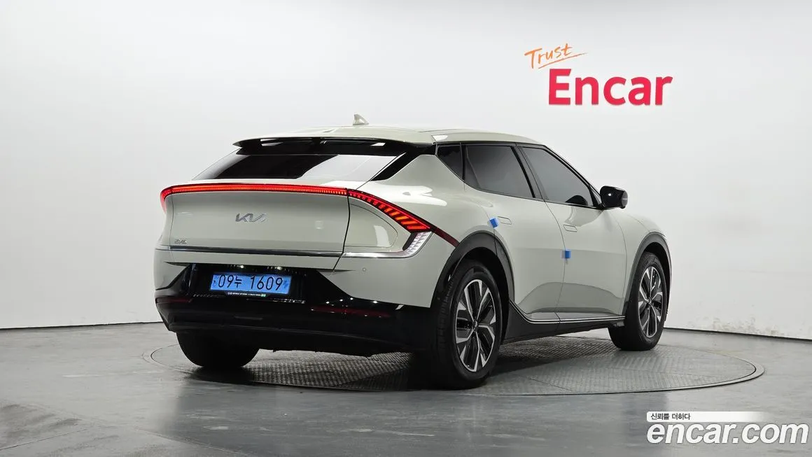 Kia EV6 2023 из KR, фото 2