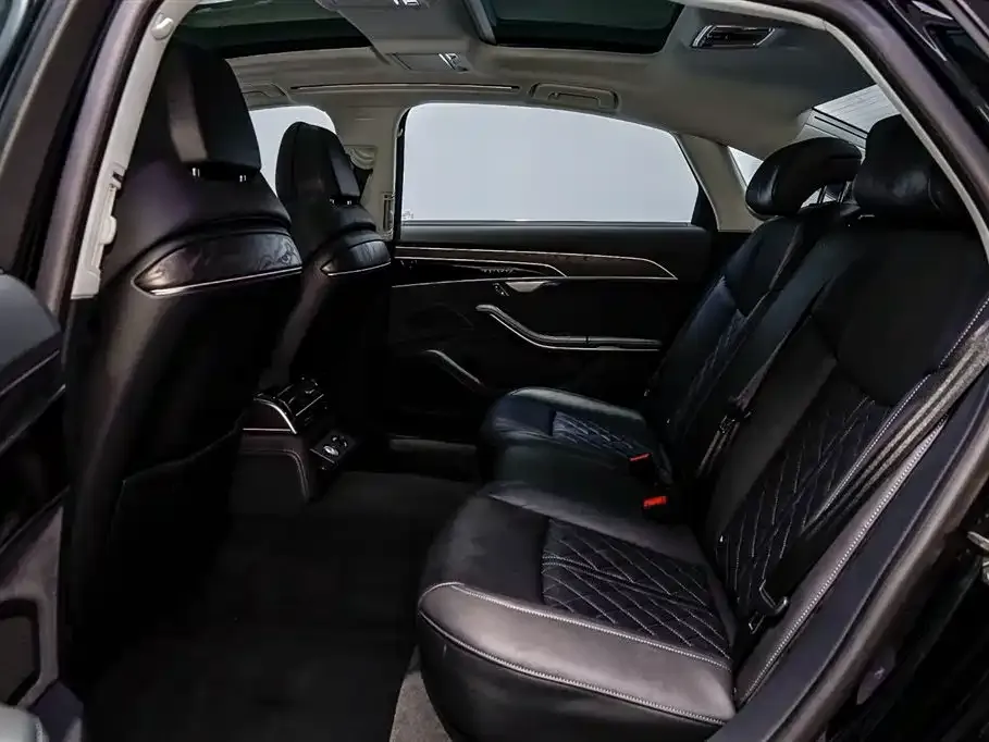 Audi A8 2022 из CN, фото 3