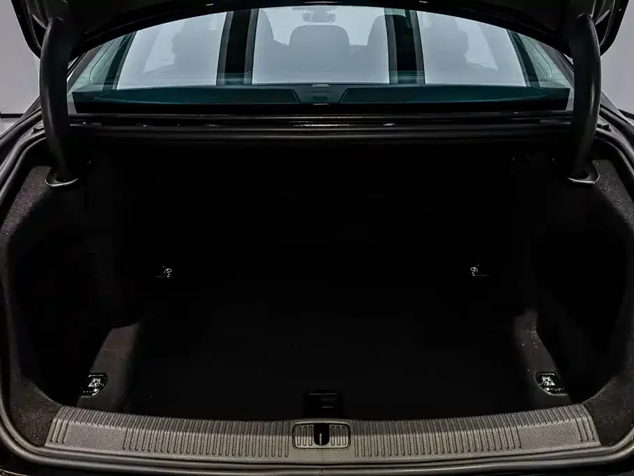 Audi A8 2022 из CN, фото 7