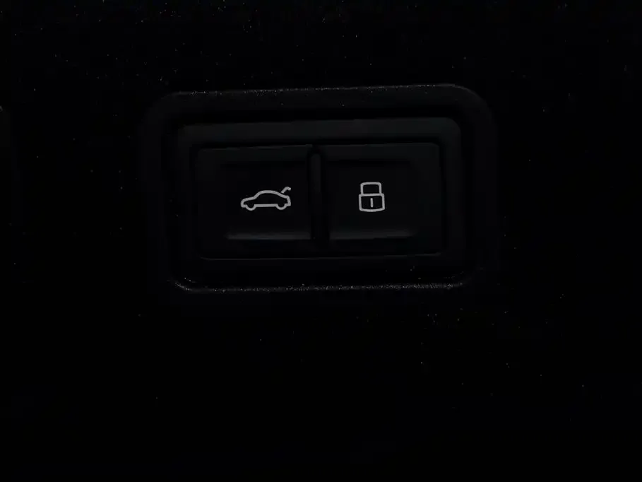 Audi A8 2022 из CN, фото 2