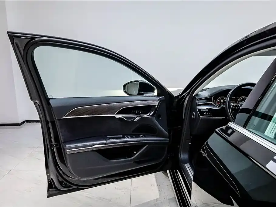 Audi A8 2022 из CN, фото 8