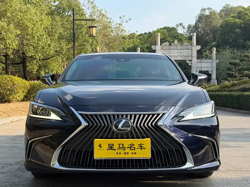 Lexus ES — фото 10