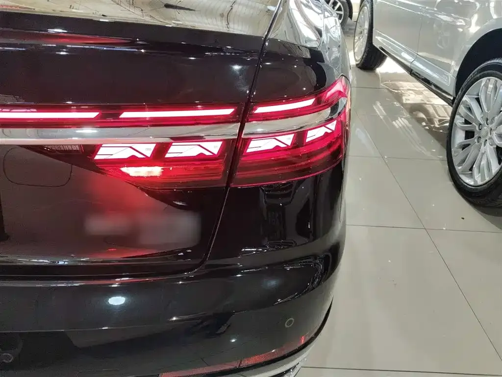 Audi A8 2023 из CN, фото 10