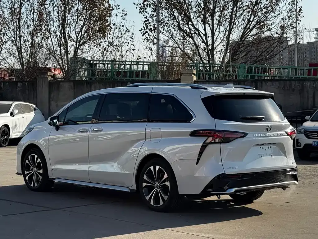 Toyota Granvia 2025 из CN, фото 10