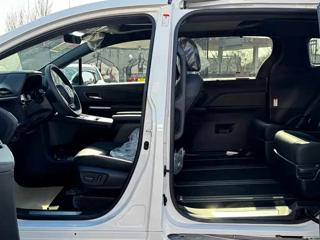 Toyota Granvia 2025 из CN, фото 7