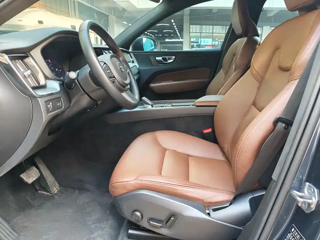 Volvo XC60 2022 из CN, фото 10