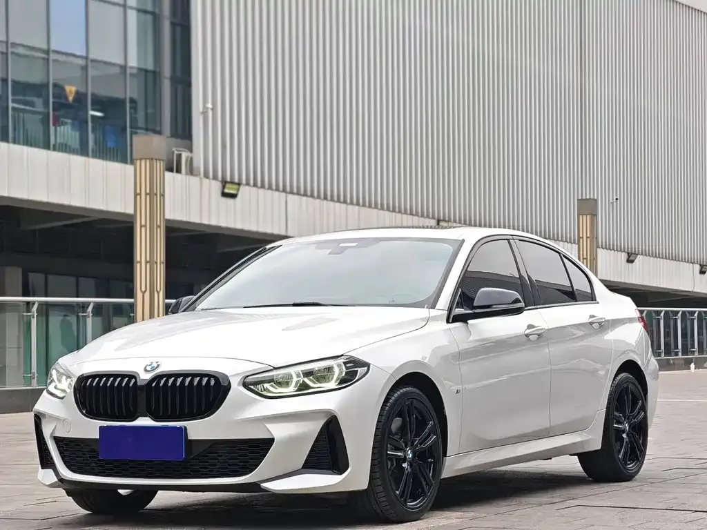 BMW 1 Series 2023 из CN, фото 1