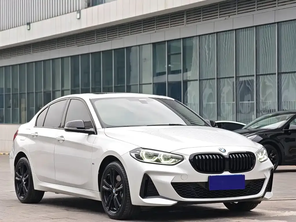 BMW 1 Series 2023 из CN, фото 2